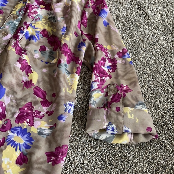 Charlotte Russe floral collarless top in sz Medium - Picture 3 of 3